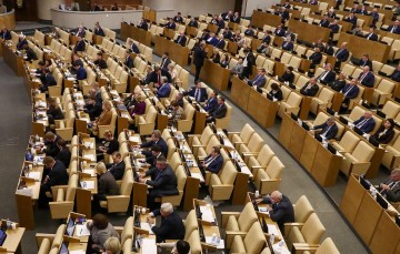 MOSCOW, RUSSIA  NOVEMBER 19, 2019: Lawmaker Andrei Makarov (L) at a plenary session of the State Duma, a lower house of the Russian parliament. Sergei Fadeichev/TASS Ðîññèÿ. Ìîñêâà. Ïðåäñåäàòåëü êîìèòåòà Ãîñäóìû ÐÔ ïî áþäæåòó è íàëîãàì Àíäðåé Ìàêàðîâ (ñëåâà) âî âðåìÿ âûñòóïëåíèÿ íà ïëåíàðíîì çàñåäàíèè Ãîñóäàðñòâåííîé äóìû ÐÔ. Ñåðãåé Ôàäåè÷åâ/ÒÀÑÑ