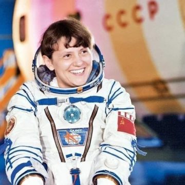 25 июля - день в истории. Советская женщина, советский космонавт.