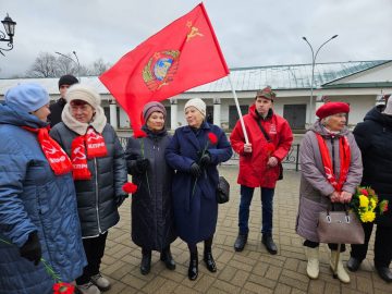 Нерехта: С Днём великой Октябрьской социалистической революции!