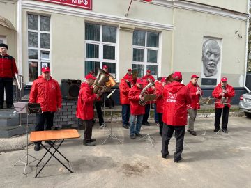 Костромские коммунисты отметили Первомай шествием и призывом к солидарности - 7