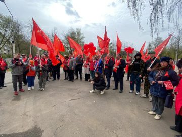 Костромские коммунисты отметили Первомай шествием и призывом к солидарности - 10