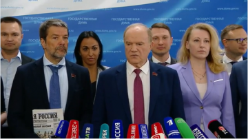 27 мая Председатель ЦК КПРФ Геннадий Зюганов принял участие в пресс-подходе, предваряющем пленарное заседание Госдумы